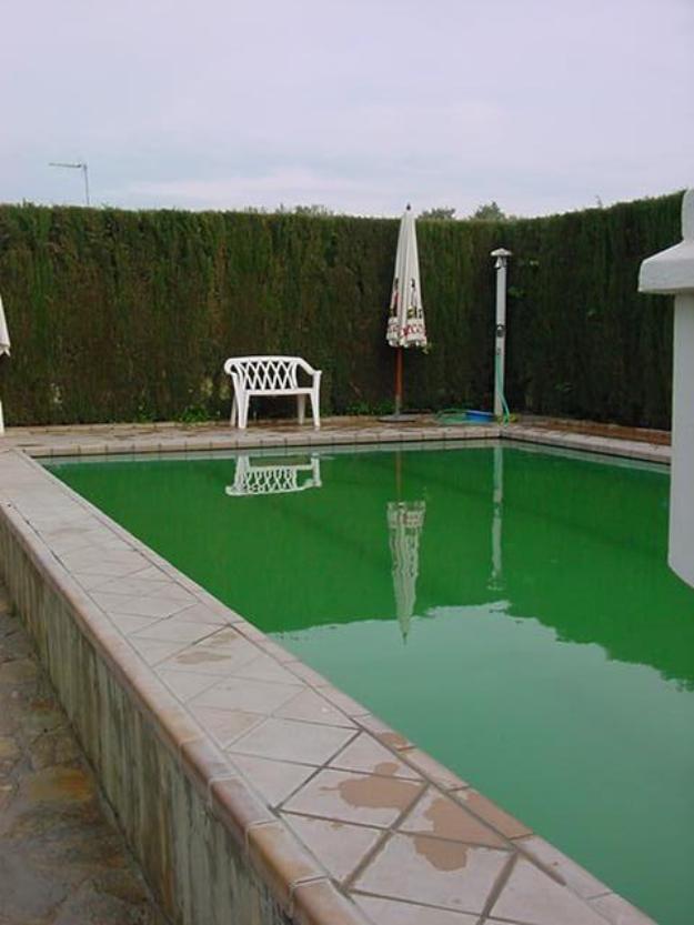 Chalet   de cortas estancias con piscina barbacoa     jardin