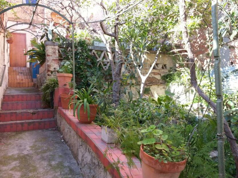 Habitacion en casa con gran jardin, terraza soleada