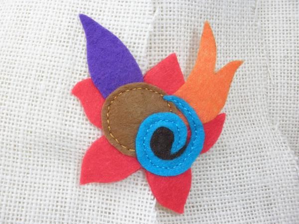 BROCHE DE FIELTRO