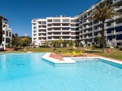 Apartamento con 2 dormitorios se vende en Marbella, Costa del Sol