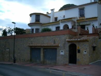 Chalet con 4 dormitorios se vende en Malaga, Costa del Sol
