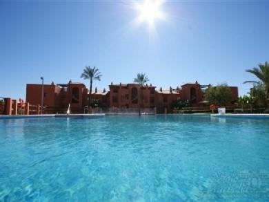 Apartamento con 2 dormitorios se vende en Benahavis, Costa del Sol