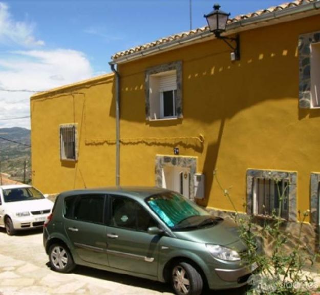 vendo casa de pueblo de 2 plantas en el casco historico de jarafuel