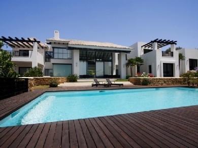 Chalet con 8 dormitorios se vende en Marbella, Costa del Sol