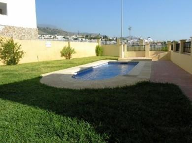 Adosado con 2 dormitorios se vende en Nerja, Costa del Sol, Axarquia