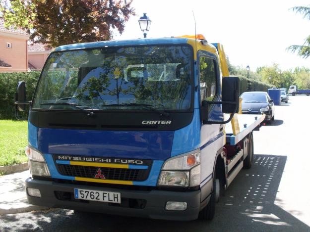 VENDO GRUA PORTACOHE MITSUBISHI CANTER DE 3500 KG AÑO 2007