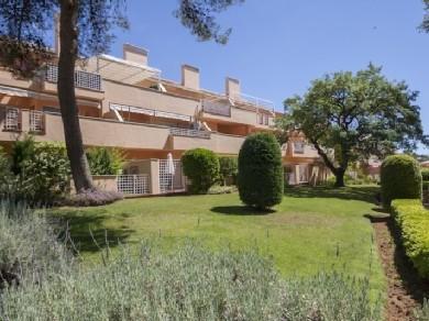 Apartamento con 2 dormitorios se vende en Marbella, Costa del Sol