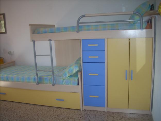 mueble 3 camas juveniles conjuntas con colchones incluidos.