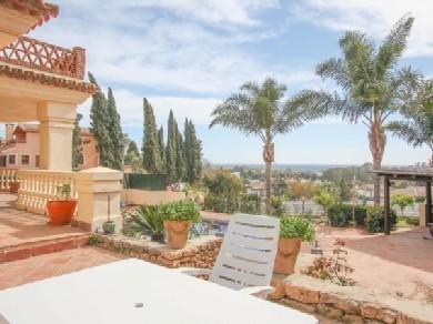 Chalet con 4 dormitorios se vende en Marbella, Costa del Sol