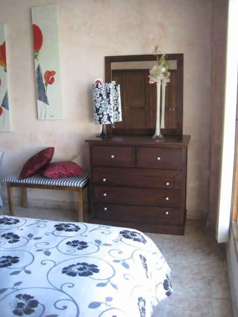 Dormitorio de matrimonio con armario