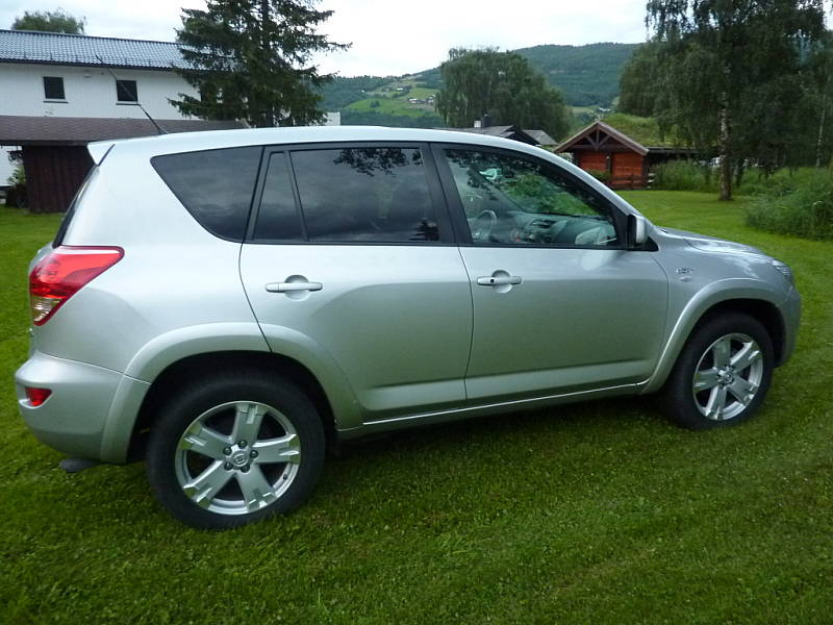 Toyota rav4 2.2 d 177 bhp, navi cuero