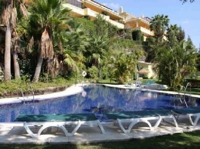 Apartamento con 3 dormitorios se vende en Marbella, Costa del Sol