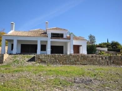 Chalet con 6 dormitorios se vende en Benahavis, Costa del Sol