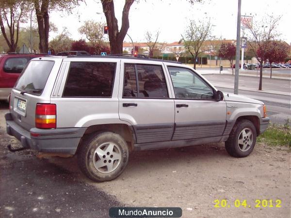 SE VENDE JEEP GRAND CHEROKEE LAREDO