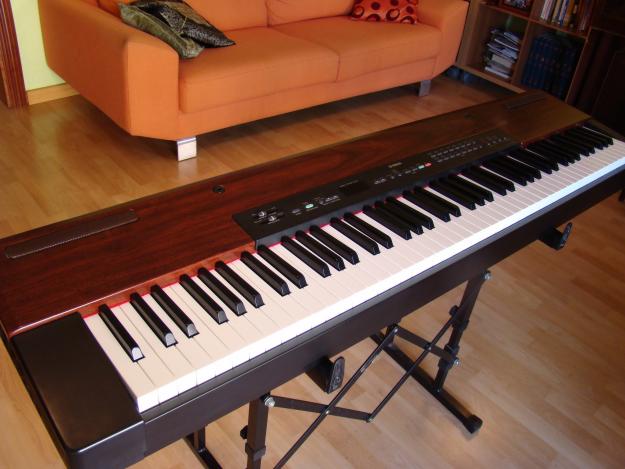 Vendo YAMAHA P120 color caoba