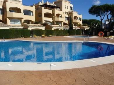 Apartamento con 2 dormitorios se vende en Marbella, Costa del Sol