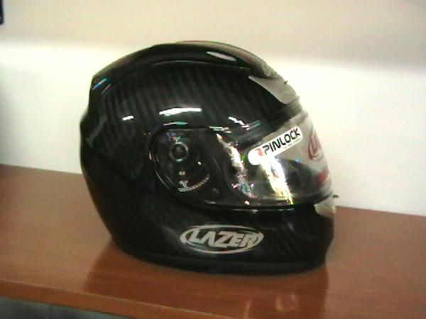 VENDO  CASCO INTEGRAL LAZER 100% FIBRA CARBONO. NUEVO