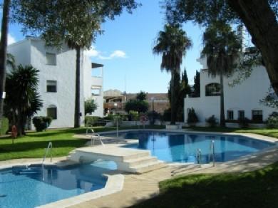 Apartamento con 2 dormitorios se vende en Estepona, Costa del Sol