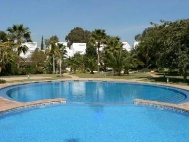 Adosado con 4 dormitorios se vende en Marbella, Costa del Sol