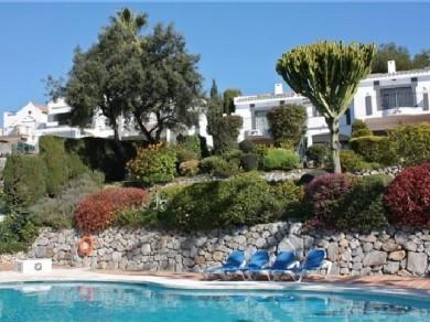 Adosado con 2 dormitorios se vende en Marbella, Costa del Sol