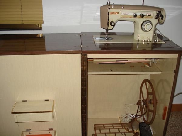 Mueble televisor,maquina de coser, mesita y taquillon