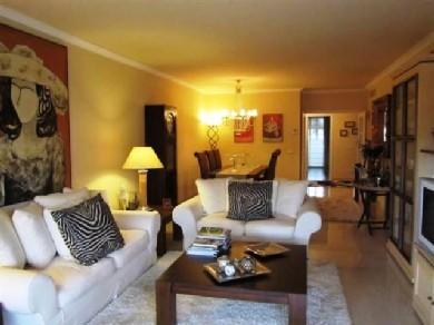 Apartamento con 2 dormitorios se vende en Marbella, Costa del Sol
