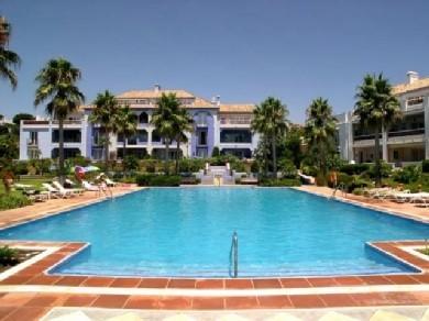 Apartamento con 2 dormitorios se vende en Casares Costa, Costa del Sol