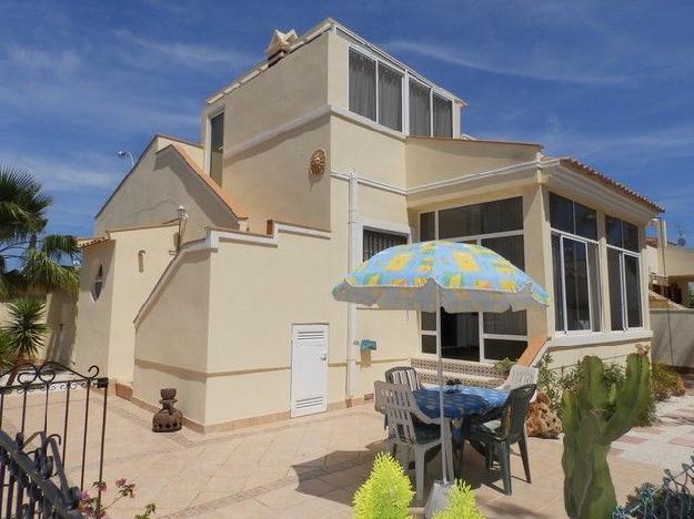 Chalet en venta en Playa Flamenca, Alicante (Costa Blanca)