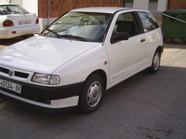 SEAT IBIZA EN MUY MUY BUEN ESTADO,1100E CON CAMBIO DE PAPELES INCLUIDO.