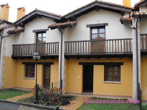 Venta de casa en Venta De Chalet Adosado En El Pueblo Costero De Pe, Pechon (Cantabria)