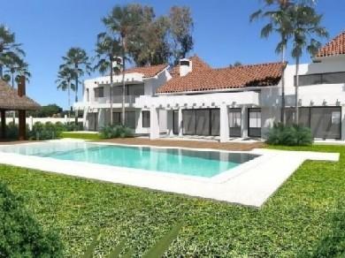 Chalet con 5 dormitorios se vende en Marbella, Costa del Sol