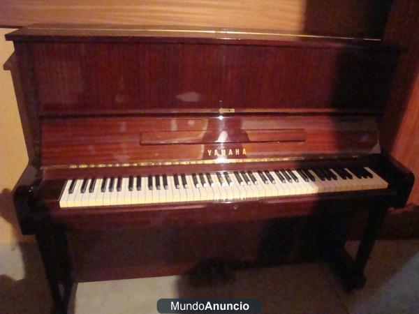 Es ven piano Yamaha vertical