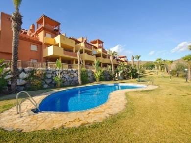 Apartamento con 2 dormitorios se vende en Marbella, Costa del Sol