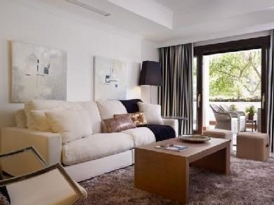 Apartamento con 2 dormitorios se vende en Marbella, Costa del Sol