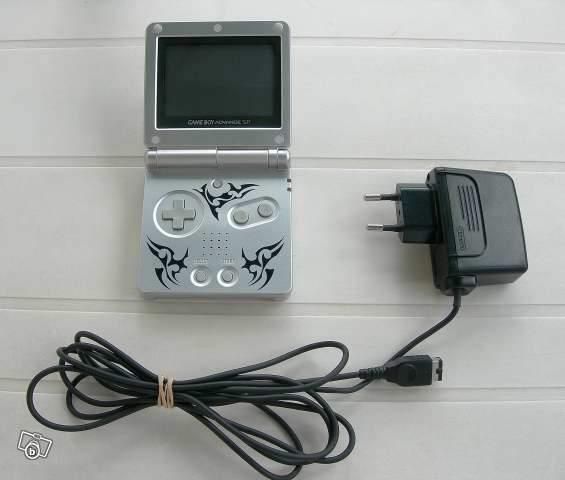 Game Boy Advance SP (Nintendo) + cargador incluidos