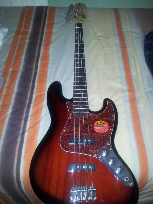 Bajo Fender Squier Standard Jazz bass y ampli hartke b150