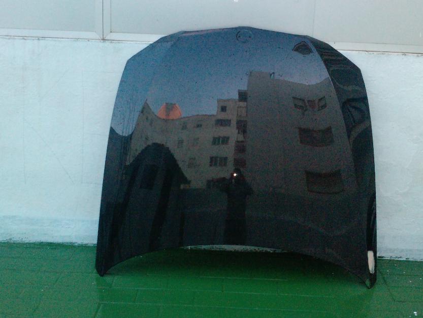 Se vende en perfecto estado parachoques y capó BMW 330 Coupé E 92