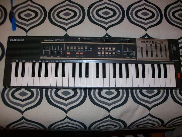 SE VENDE TECLADO CASIO