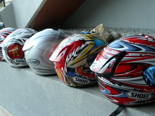 TENEMOS CASCOS SHOEI Y ARAI AL MEJOR PRECIO!