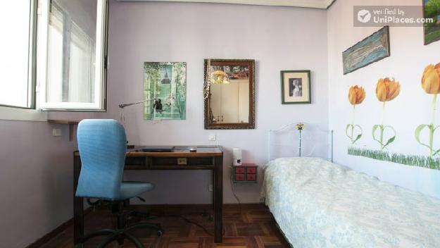 Rooms available - Charming 3-bedroom apartment in urban La Paz neighbourhood
