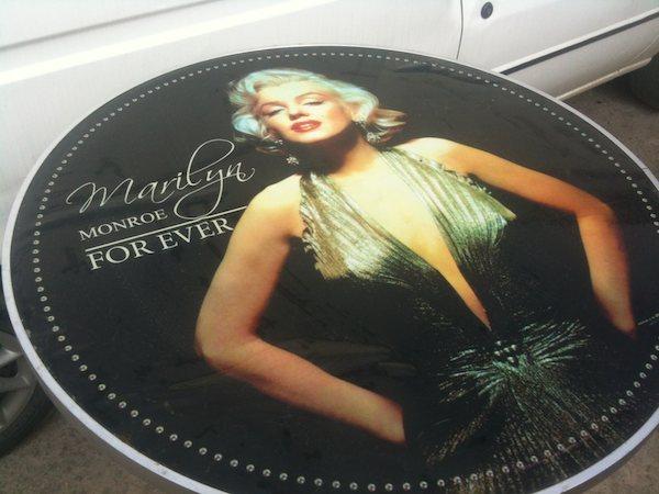 VENDO MESA ALTA MARILYN