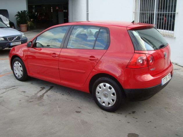 VOLKSWAGEN GOLF  1.6 TRENDLINE