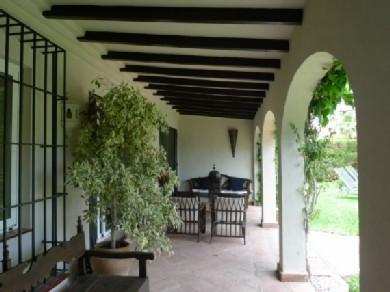 Chalet con 3 dormitorios se vende en Marbella, Costa del Sol