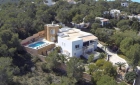 Enorme villa con 2 apartamentos plus 4 dormitorios grandes - mejor precio | unprecio.es