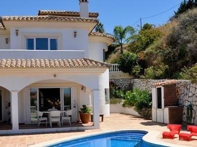 Chalet con 4 dormitorios se vende en Benalmadena Costa, Costa del Sol