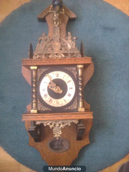 Antiguo reloj de pared