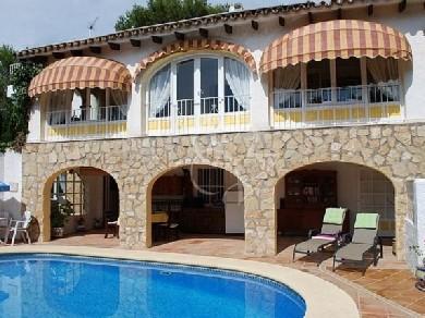 Chalet con 5 dormitorios se vende en Benissa