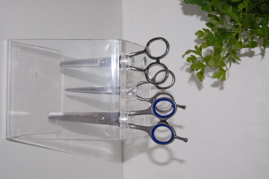 3 tijeras peluquería y 1 porta tijeras*