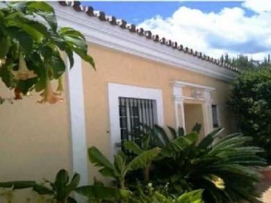 Chalet con 3 dormitorios se vende en Marbella, Costa del Sol