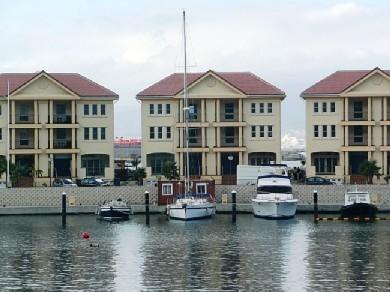 Villa - semi detached with 4 bedrooms for sale in Queensway Marina
